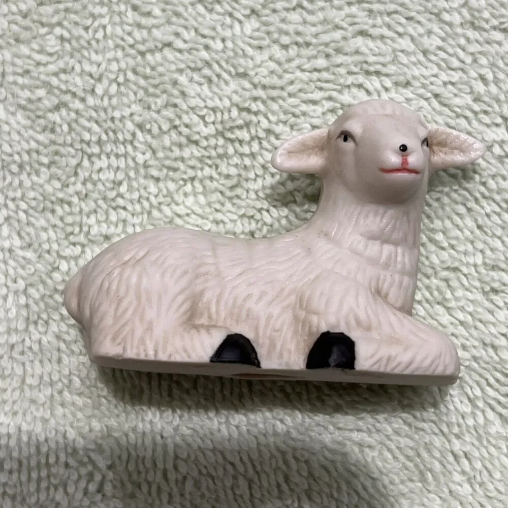 Vintage Unidentified Porcelain COW SHEEP Nativity Replacement Pieces Porcelain